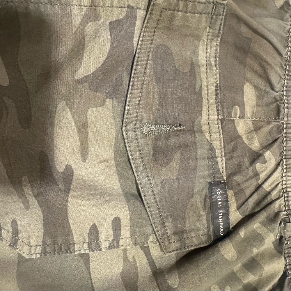 Social Standard by Sanctuary Camo Green Women's XXL Shorts - Picture 5 of 8